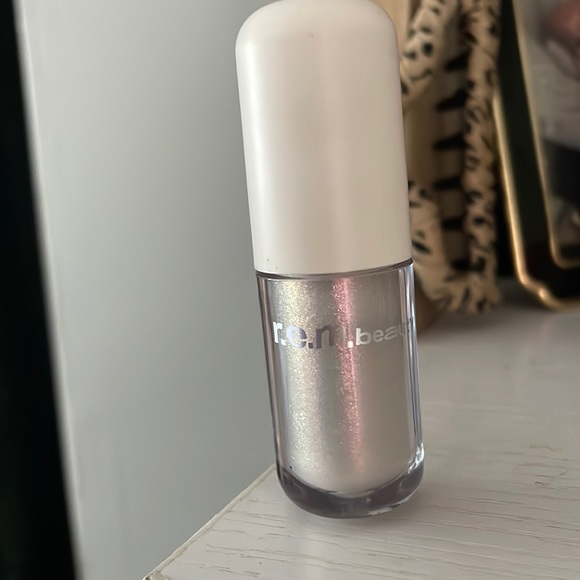 Ariana Grande Makeup Ariana Grande Rem Liquid Eyeshadow Poshmark